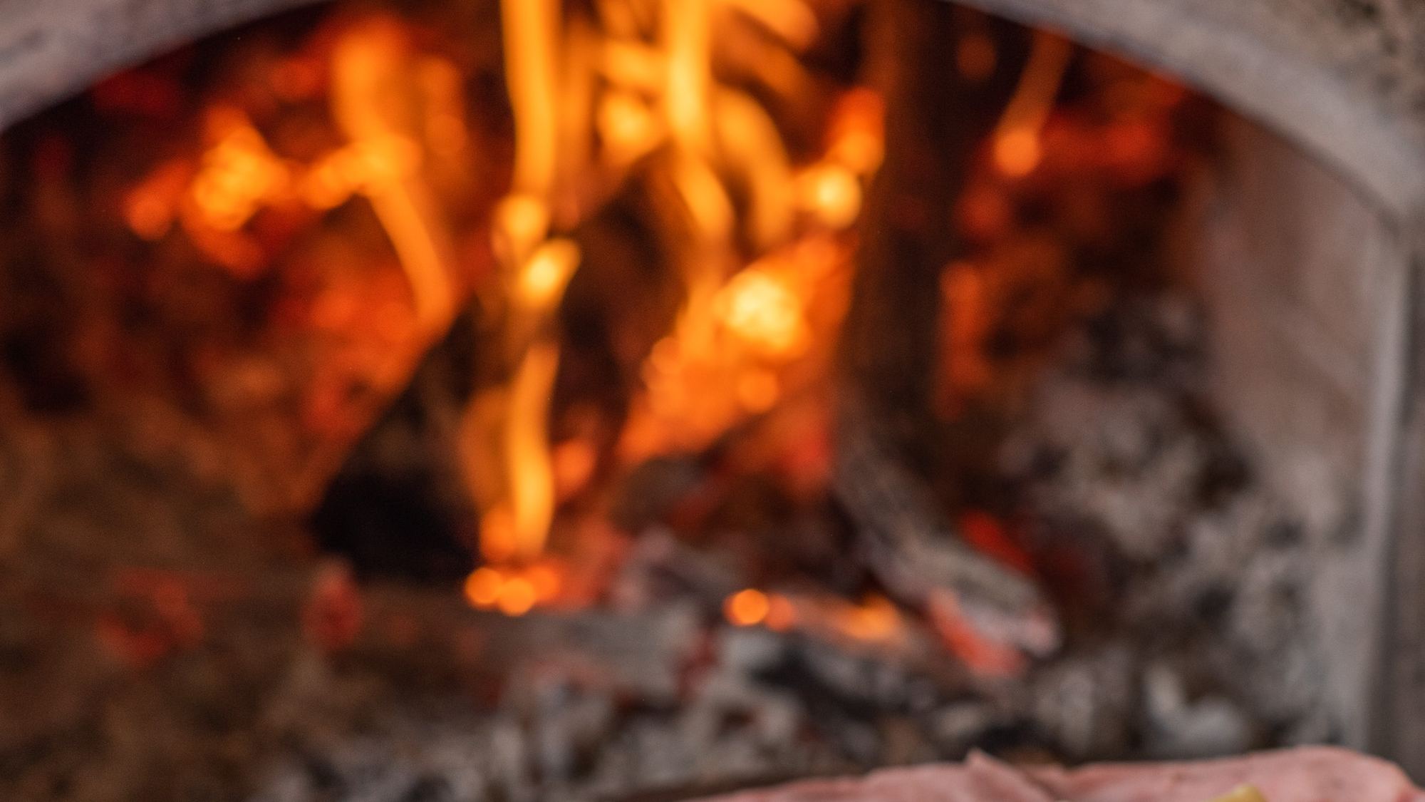 Horno a leña encendido